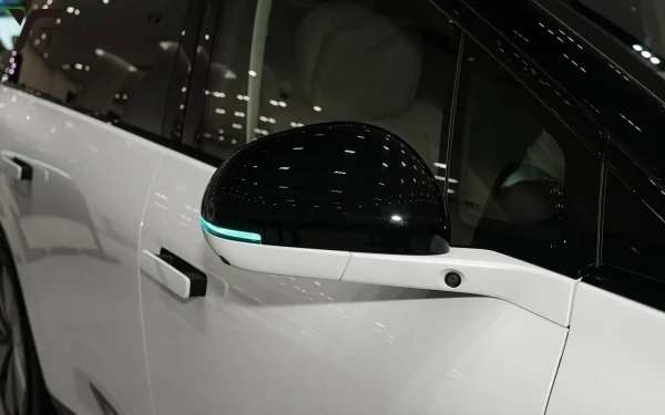 Li i8 price